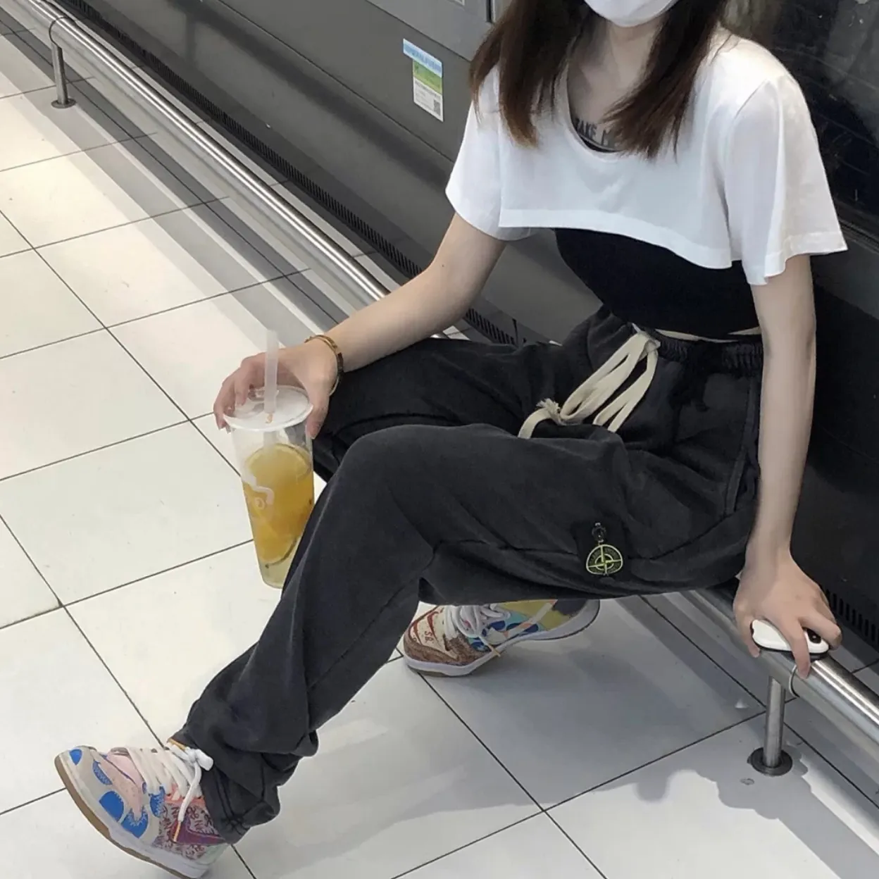 W2231#P150💰 Stone Black Samurai Badge Compass Washed and Distressed Drawstring Terry High Street Long Sweatpants for Men and Women Fashionable 🛒 This item can be worn by both men and women. The texture is very good and the upper body is particularly good-looking. It can be used in the high street for leisure. It looks slim and looks good in photos. Color: Black Size: M L XL XXL